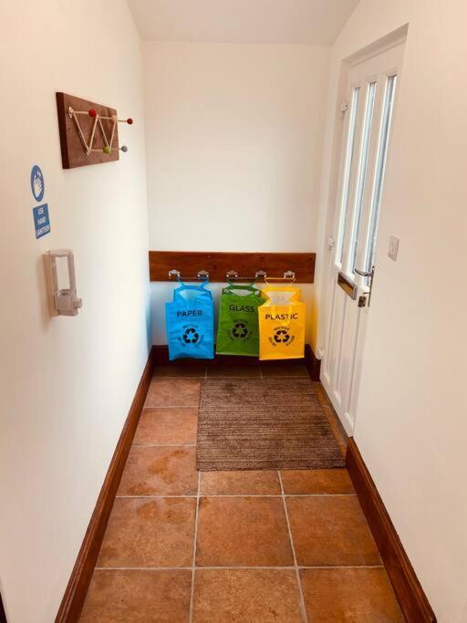 Luxury 2 Bed 4 Mins From M6 J44 Pet Friendly, *