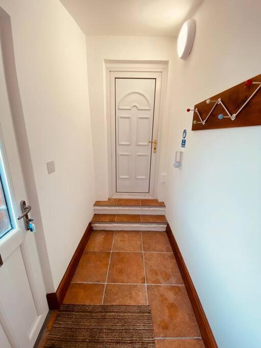 Luxury 2 Bed 4 Mins From M6 J44 Pet Friendly, *