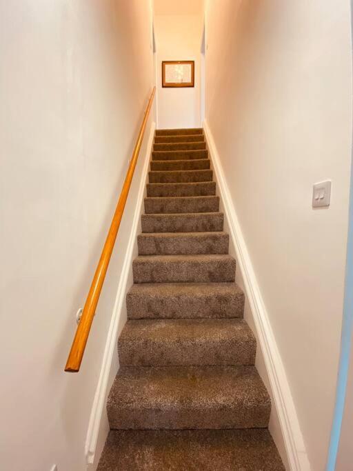 Apartment Luxury 2 Bed 4 Mins From M6 J44 Pet Friendly, *